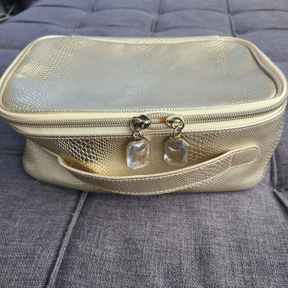 Elizabeth Arden‎ Gold Textured Cosmetic Bag